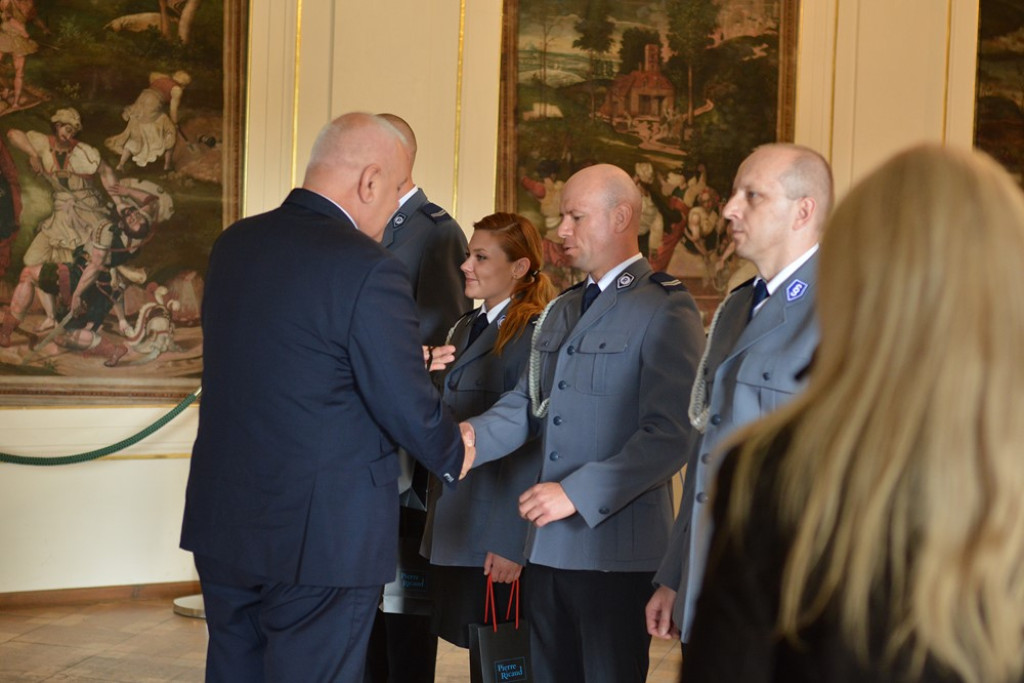 Święto Policji w powiecie brzeskim. 45 funkcjonariuszy awansowało na wyższe stopnie służbowe