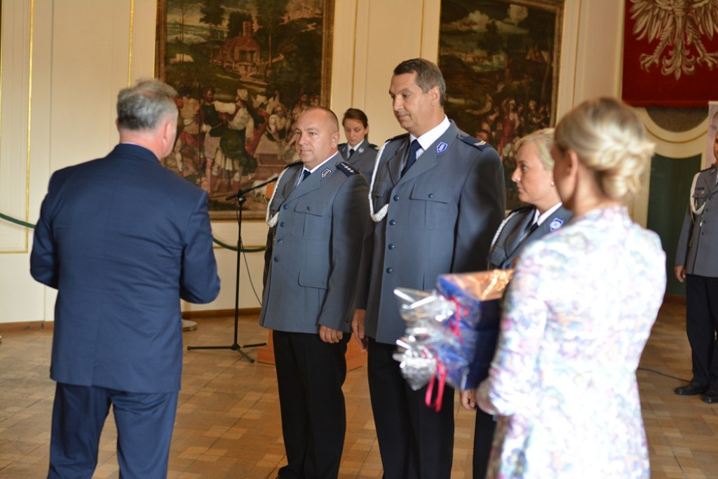 Święto Policji w powiecie brzeskim. 45 funkcjonariuszy awansowało na wyższe stopnie służbowe