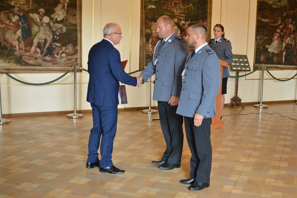 Święto Policji w powiecie brzeskim. 45 funkcjonariuszy awansowało na wyższe stopnie służbowe