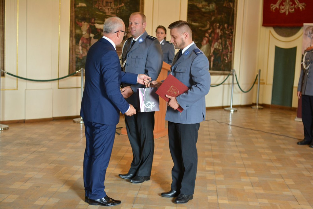 Święto Policji w powiecie brzeskim. 45 funkcjonariuszy awansowało na wyższe stopnie służbowe