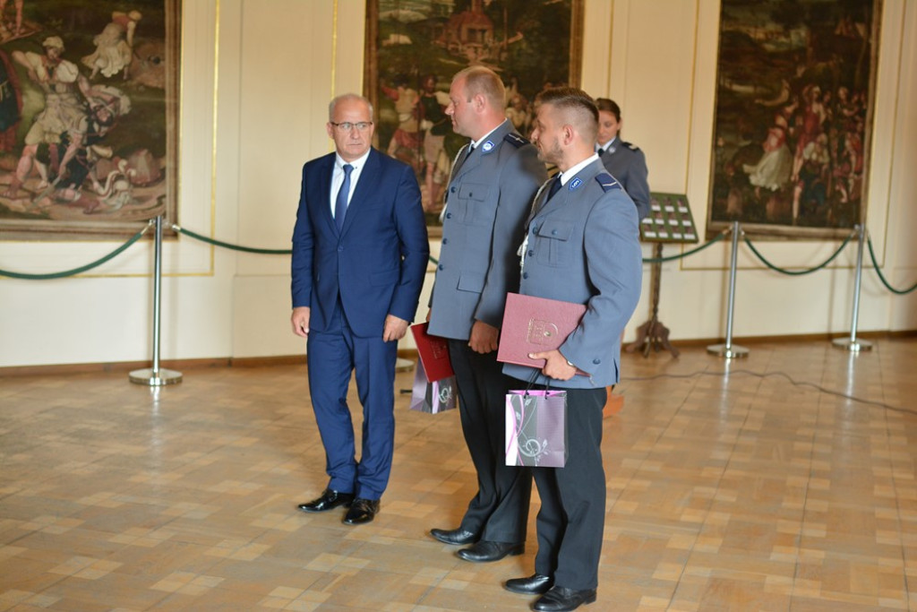 Święto Policji w powiecie brzeskim. 45 funkcjonariuszy awansowało na wyższe stopnie służbowe