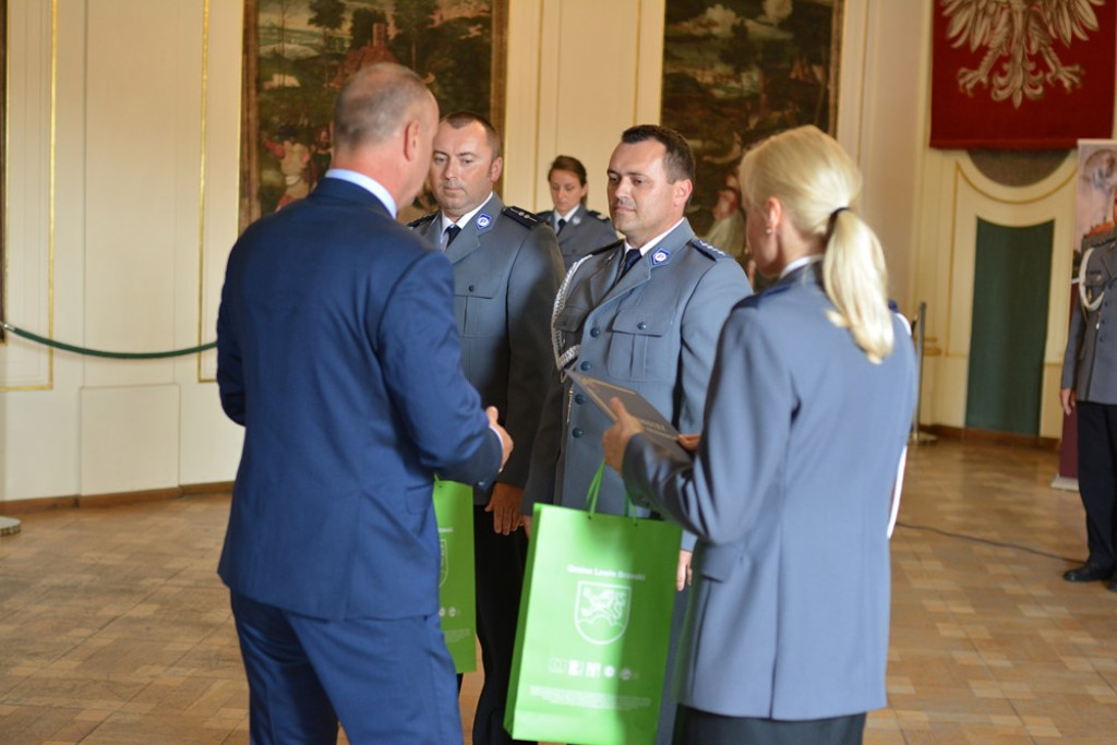 Święto Policji w powiecie brzeskim. 45 funkcjonariuszy awansowało na wyższe stopnie służbowe