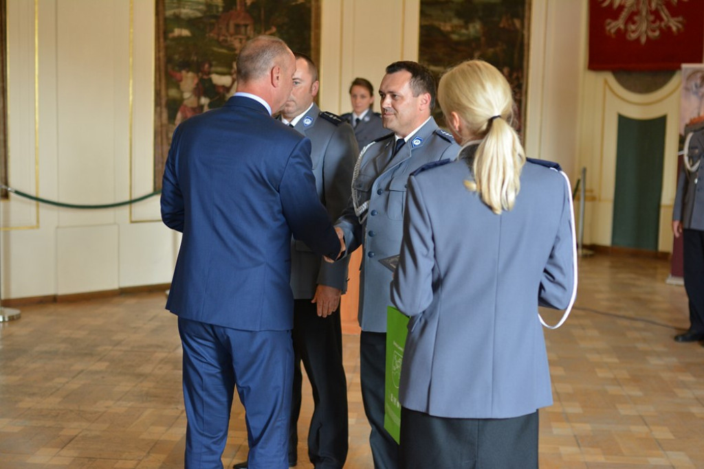 Święto Policji w powiecie brzeskim. 45 funkcjonariuszy awansowało na wyższe stopnie służbowe