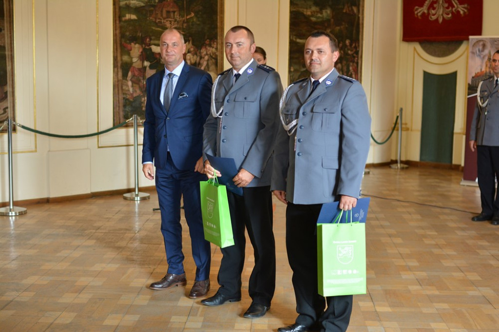 Święto Policji w powiecie brzeskim. 45 funkcjonariuszy awansowało na wyższe stopnie służbowe