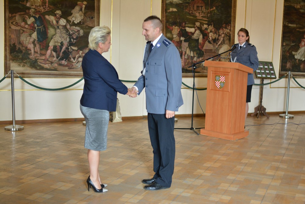 Święto Policji w powiecie brzeskim. 45 funkcjonariuszy awansowało na wyższe stopnie służbowe