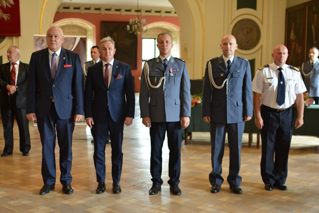 Święto Policji w powiecie brzeskim. 45 funkcjonariuszy awansowało na wyższe stopnie służbowe