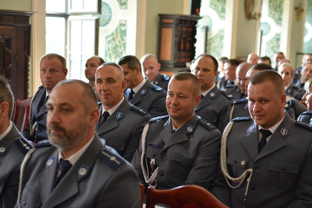 Święto Policji w powiecie brzeskim. 45 funkcjonariuszy awansowało na wyższe stopnie służbowe