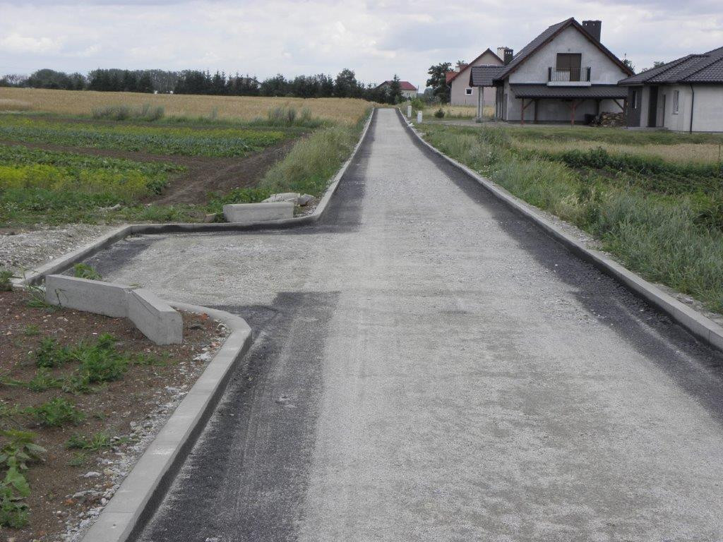 Trwa realizacja budowy dróg w Tarnowie Grodkowskim