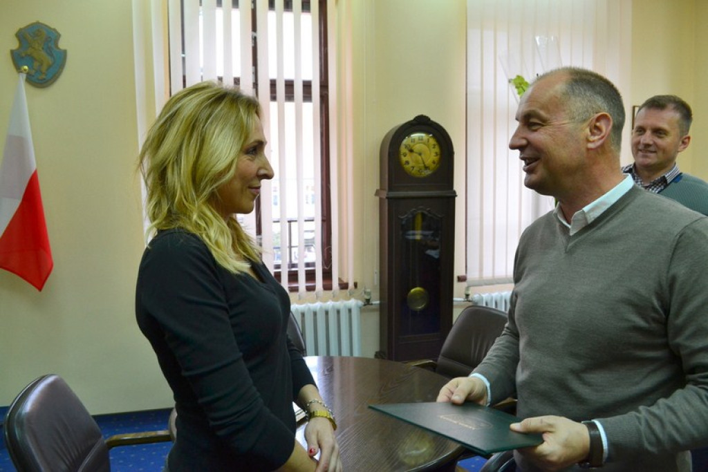 Jubileusze pracy zawodowej w Urzędzie Miejskim w Lewinie Brzeskim