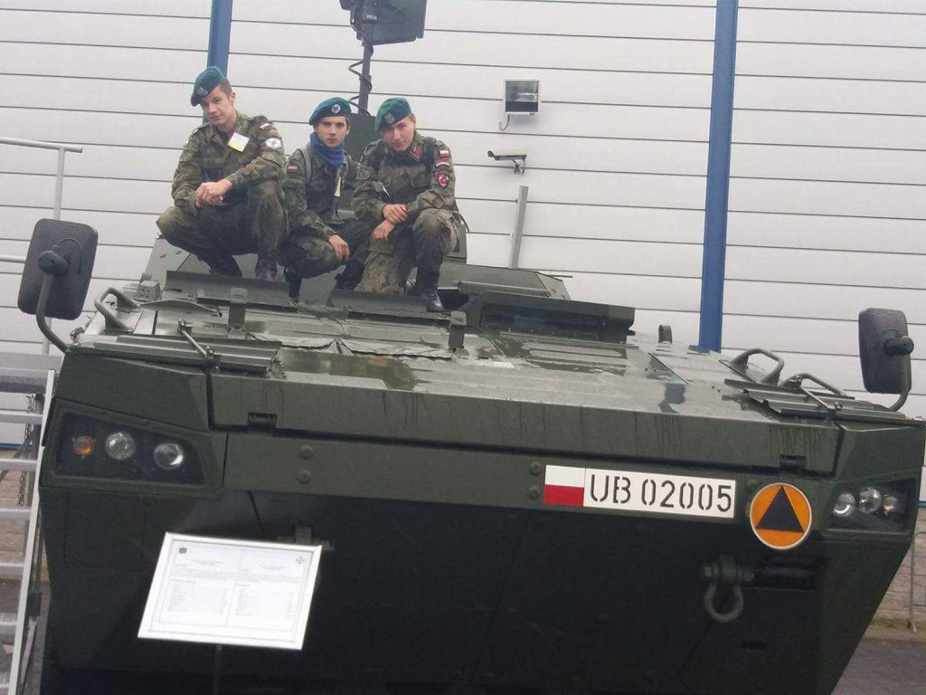 Zlot Klas Mundurowych na Międzynarodowych Targach Przemysłu Obronnego