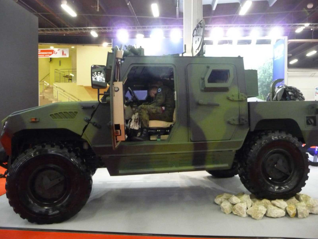 Zlot Klas Mundurowych na Międzynarodowych Targach Przemysłu Obronnego