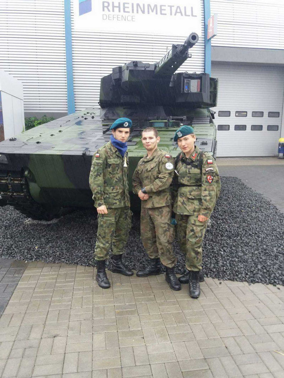 Zlot Klas Mundurowych na Międzynarodowych Targach Przemysłu Obronnego