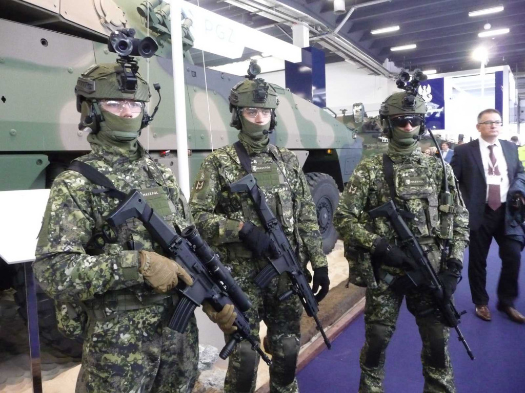 Zlot Klas Mundurowych na Międzynarodowych Targach Przemysłu Obronnego