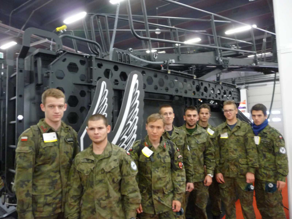 Zlot Klas Mundurowych na Międzynarodowych Targach Przemysłu Obronnego