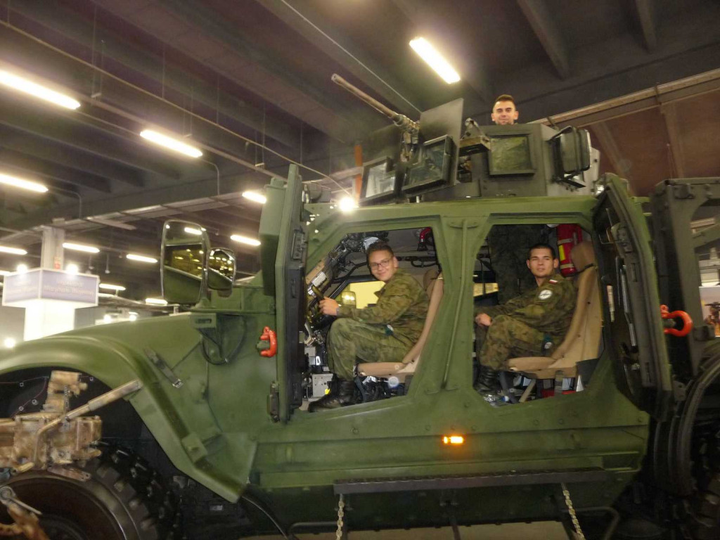 Zlot Klas Mundurowych na Międzynarodowych Targach Przemysłu Obronnego