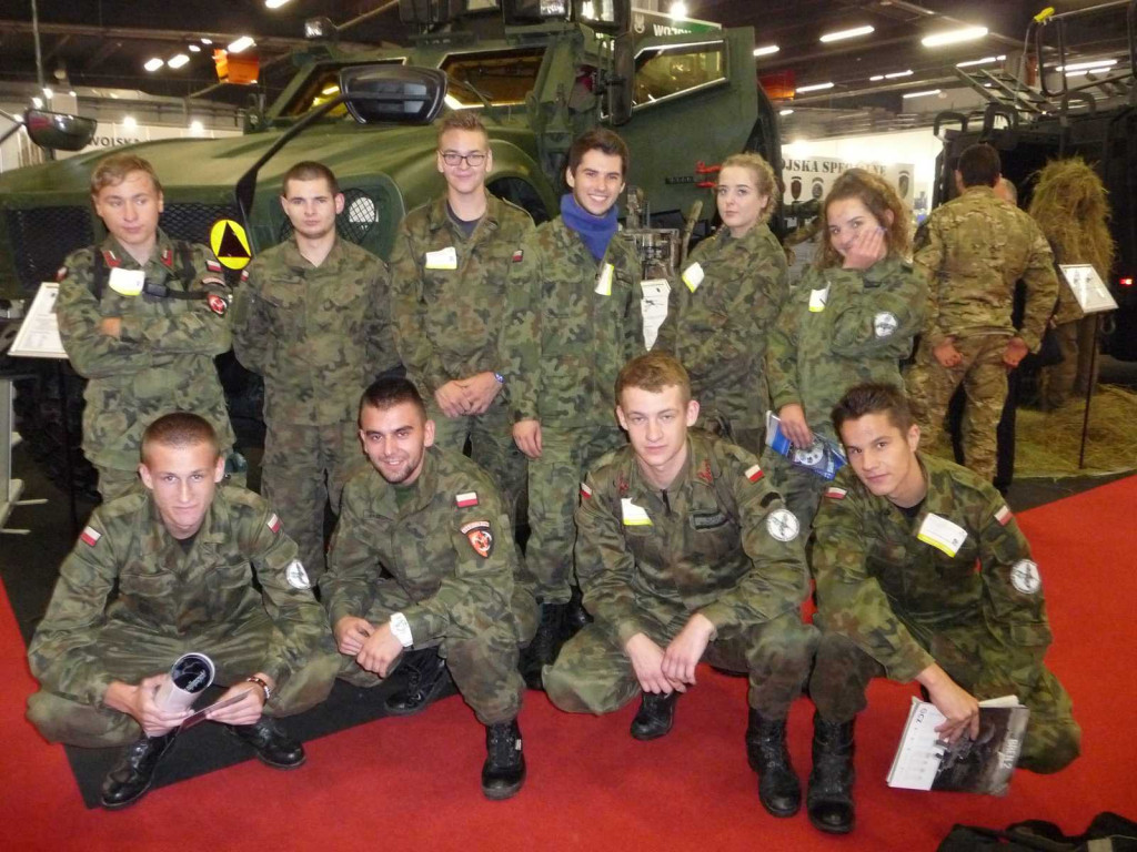 Zlot Klas Mundurowych na Międzynarodowych Targach Przemysłu Obronnego