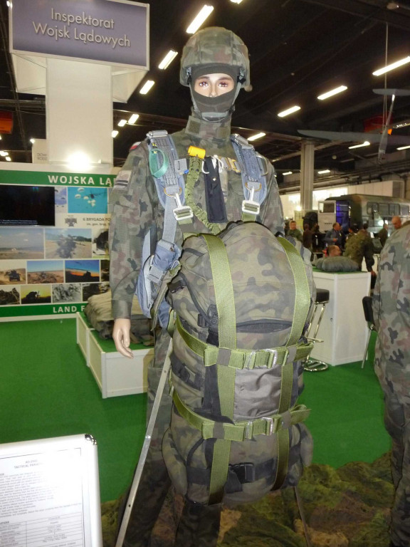 Zlot Klas Mundurowych na Międzynarodowych Targach Przemysłu Obronnego