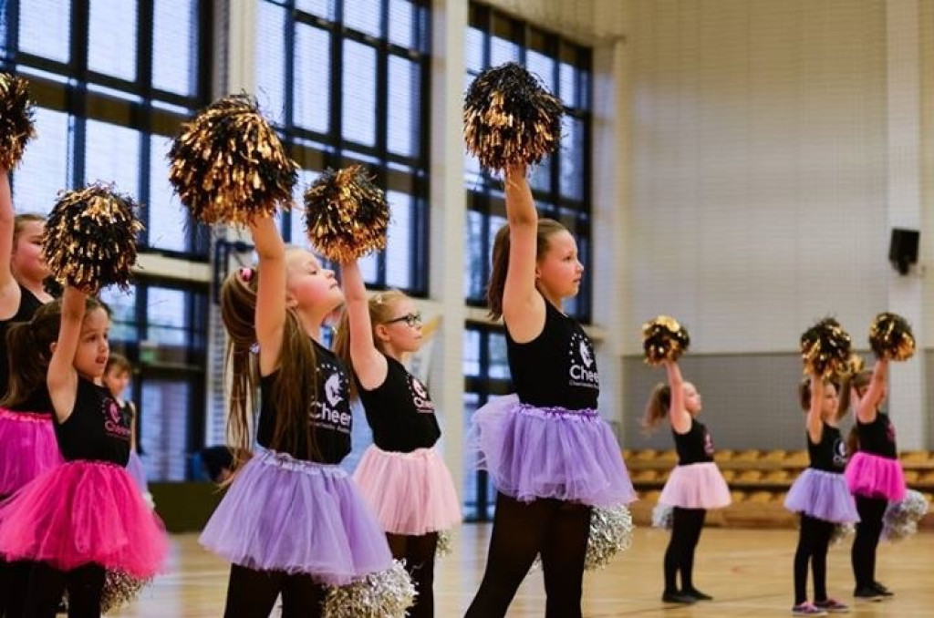 Akademia Cheerleaderek zaprasza na zajęcia taneczne z pomponami dzieci i młodzież!