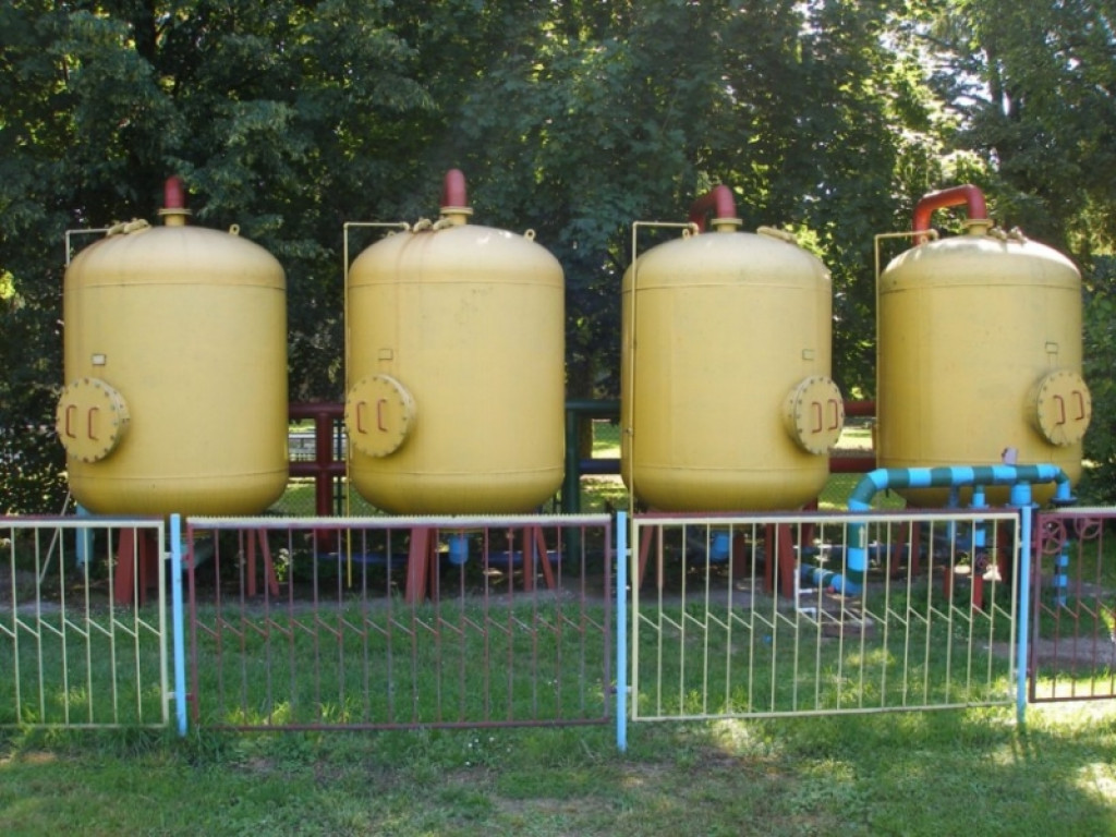 Kryty basen w Grodkowie. Władze miasta podejmują kroki do rekultywacji przestarzałego zbiornika