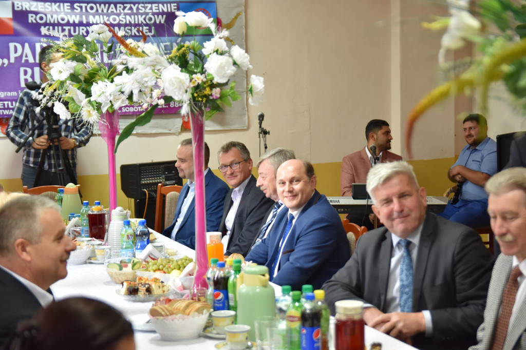 Romowie potrzebują edukacji, pracy i sprawiedliwej oceny. Burmistrz Wrębiak rozmawiał o problemach społeczności romskiej