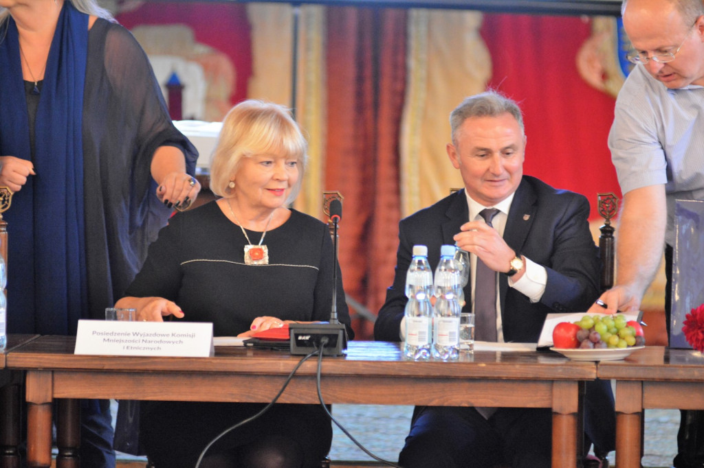 Romowie potrzebują edukacji, pracy i sprawiedliwej oceny. Burmistrz Wrębiak rozmawiał o problemach społeczności romskiej