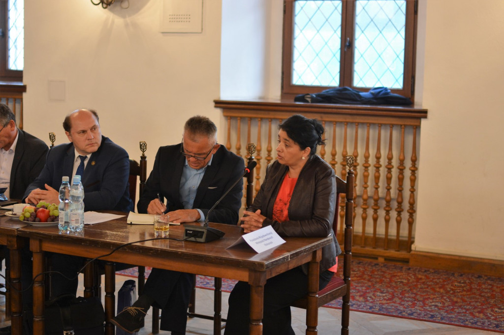 Romowie potrzebują edukacji, pracy i sprawiedliwej oceny. Burmistrz Wrębiak rozmawiał o problemach społeczności romskiej