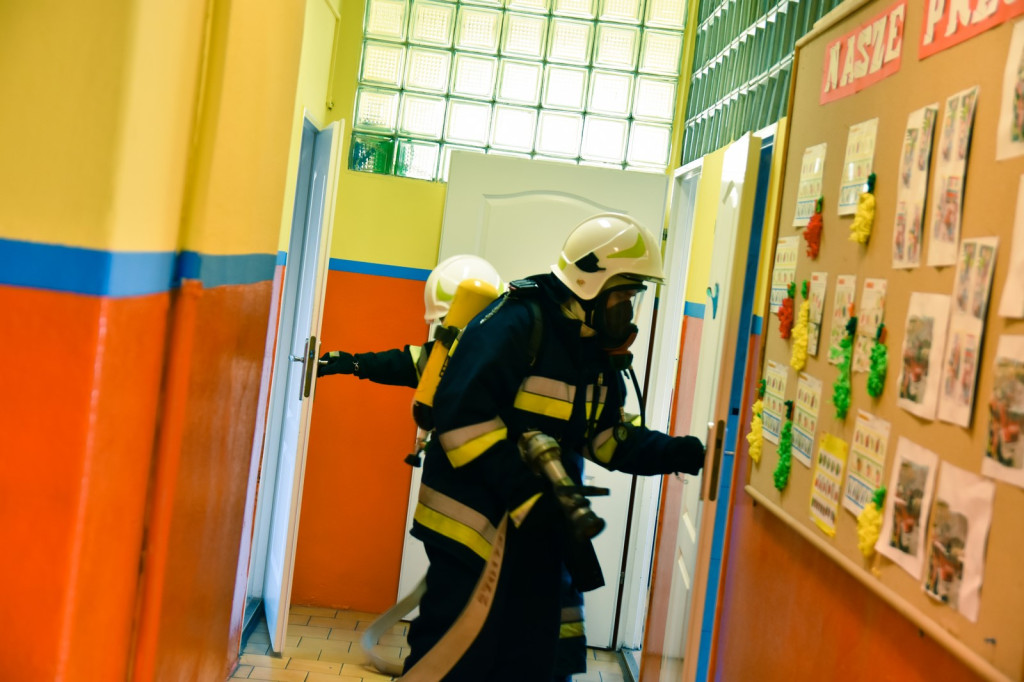 Pożar szkoły w Michałowie i czołowe zderzenie dwóch pojazdów [zdjęcia]