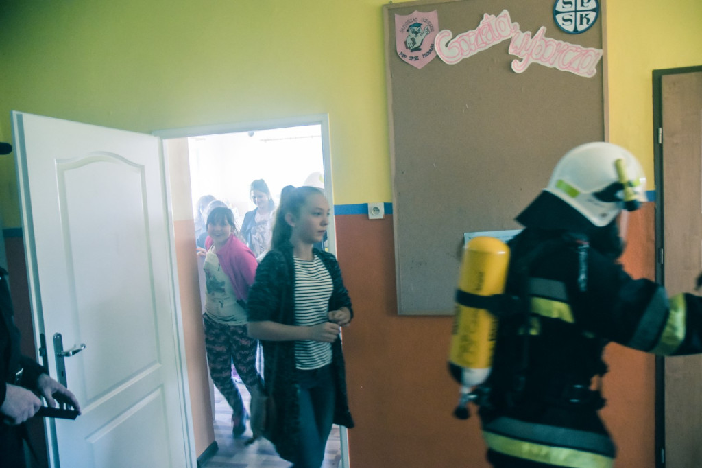 Pożar szkoły w Michałowie i czołowe zderzenie dwóch pojazdów [zdjęcia]