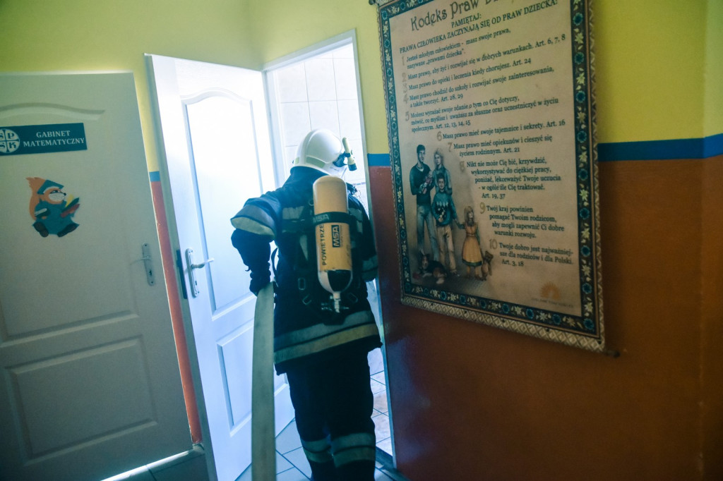 Pożar szkoły w Michałowie i czołowe zderzenie dwóch pojazdów [zdjęcia]