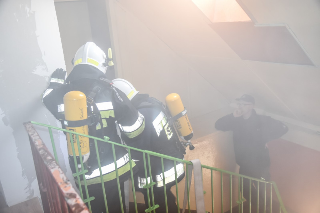 Pożar szkoły w Michałowie i czołowe zderzenie dwóch pojazdów [zdjęcia]