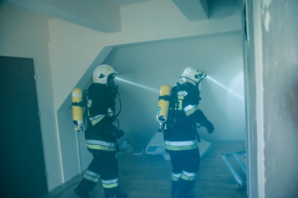 Pożar szkoły w Michałowie i czołowe zderzenie dwóch pojazdów [zdjęcia]