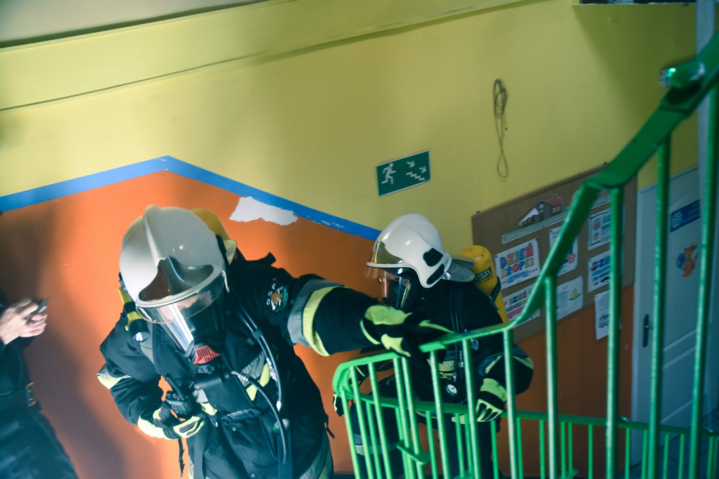 Pożar szkoły w Michałowie i czołowe zderzenie dwóch pojazdów [zdjęcia]