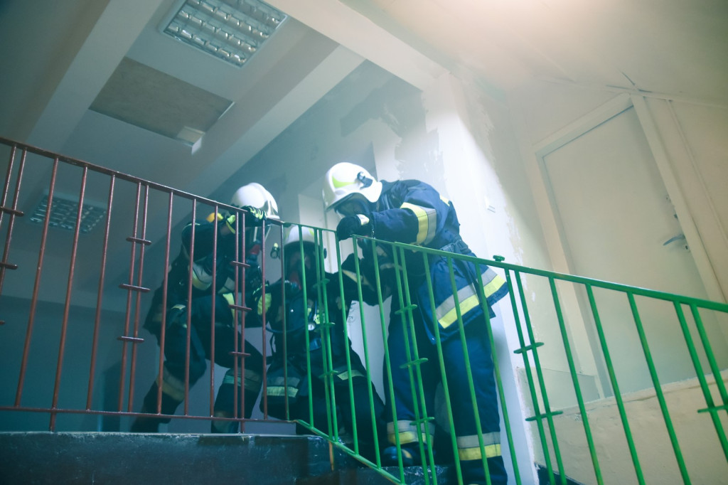 Pożar szkoły w Michałowie i czołowe zderzenie dwóch pojazdów [zdjęcia]