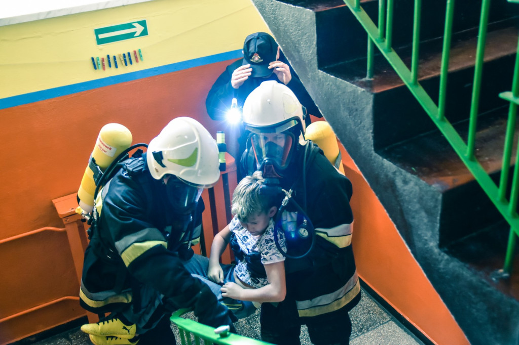 Pożar szkoły w Michałowie i czołowe zderzenie dwóch pojazdów [zdjęcia]