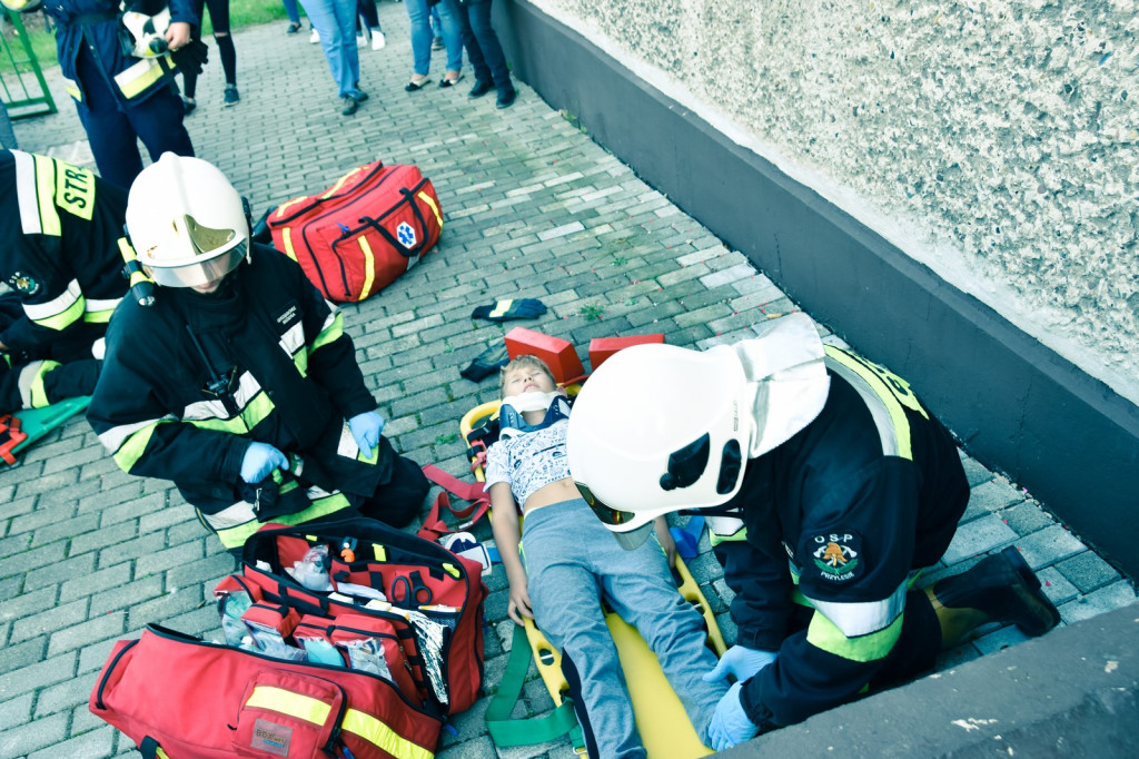 Pożar szkoły w Michałowie i czołowe zderzenie dwóch pojazdów [zdjęcia]