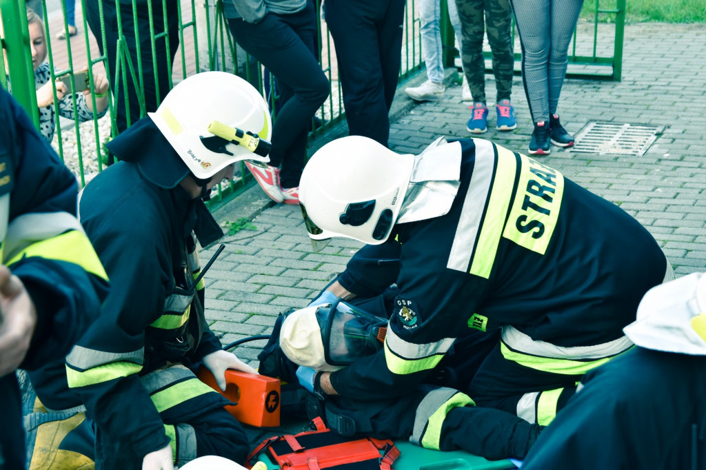 Pożar szkoły w Michałowie i czołowe zderzenie dwóch pojazdów [zdjęcia]