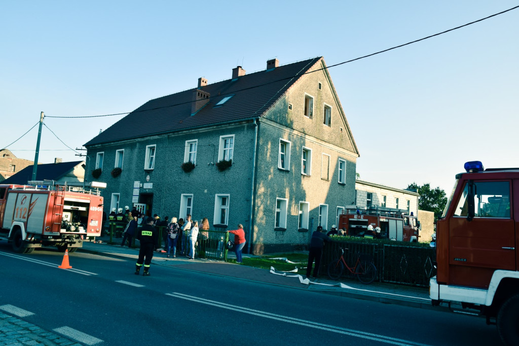 Pożar szkoły w Michałowie i czołowe zderzenie dwóch pojazdów [zdjęcia]