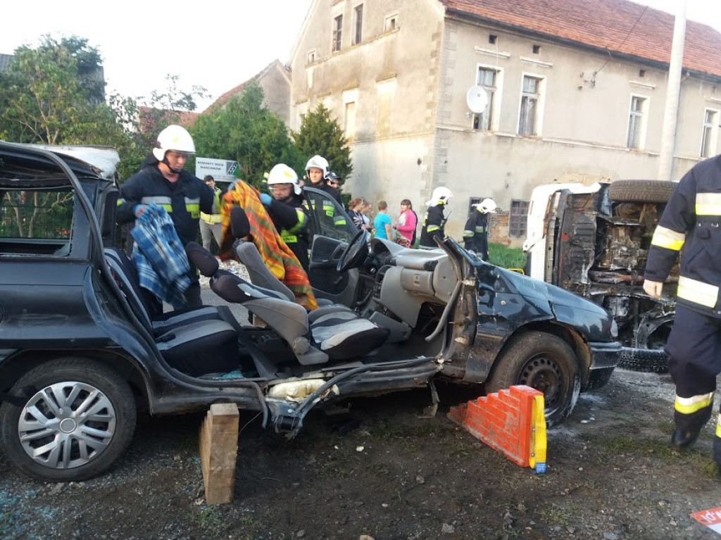 Pożar szkoły w Michałowie i czołowe zderzenie dwóch pojazdów [zdjęcia]