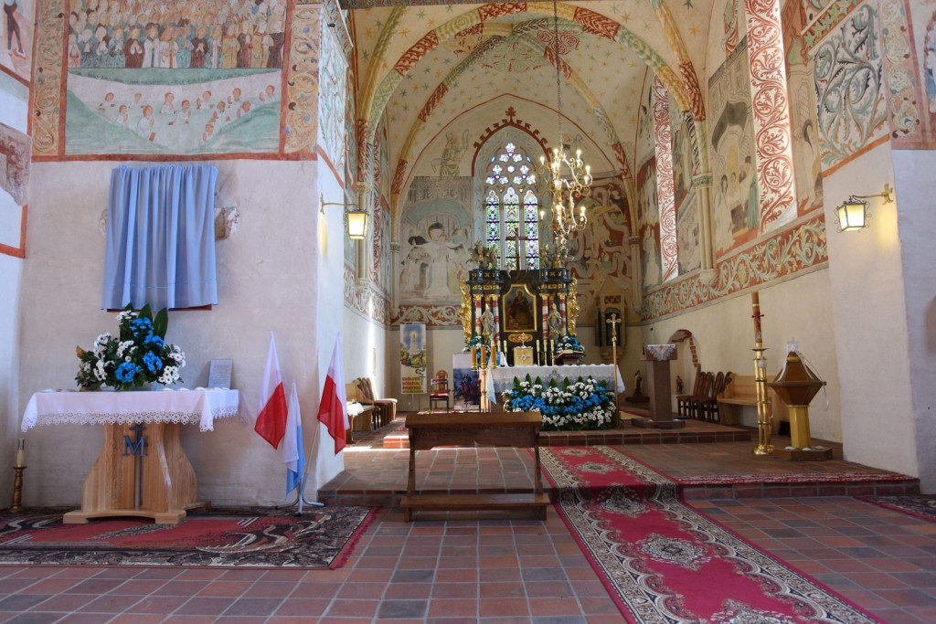 Uroczyste odsłonięcie ikony Matki Boskiej Częstochowskiej w Sanktuarium w Małujowicach