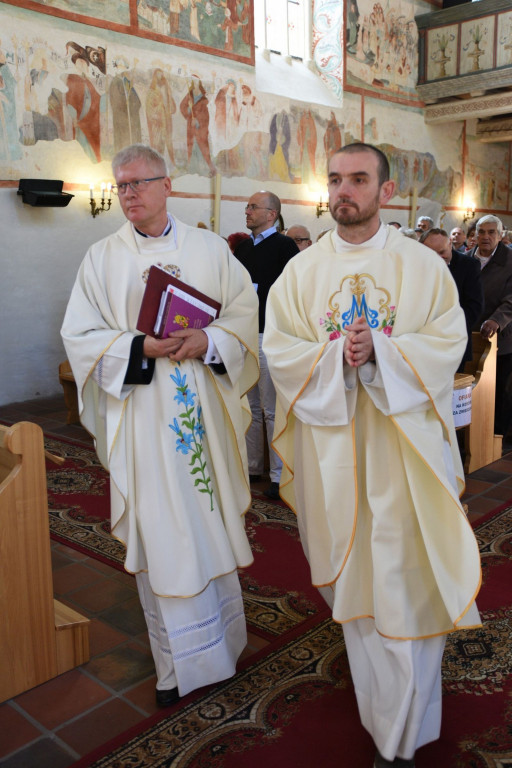 Uroczyste odsłonięcie ikony Matki Boskiej Częstochowskiej w Sanktuarium w Małujowicach