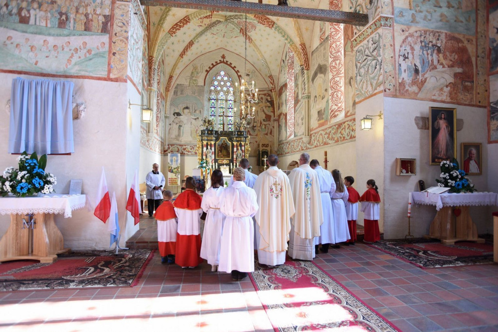 Uroczyste odsłonięcie ikony Matki Boskiej Częstochowskiej w Sanktuarium w Małujowicach