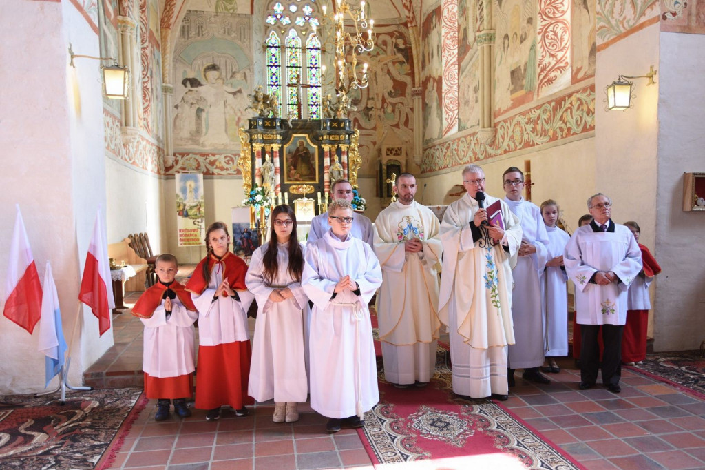 Uroczyste odsłonięcie ikony Matki Boskiej Częstochowskiej w Sanktuarium w Małujowicach