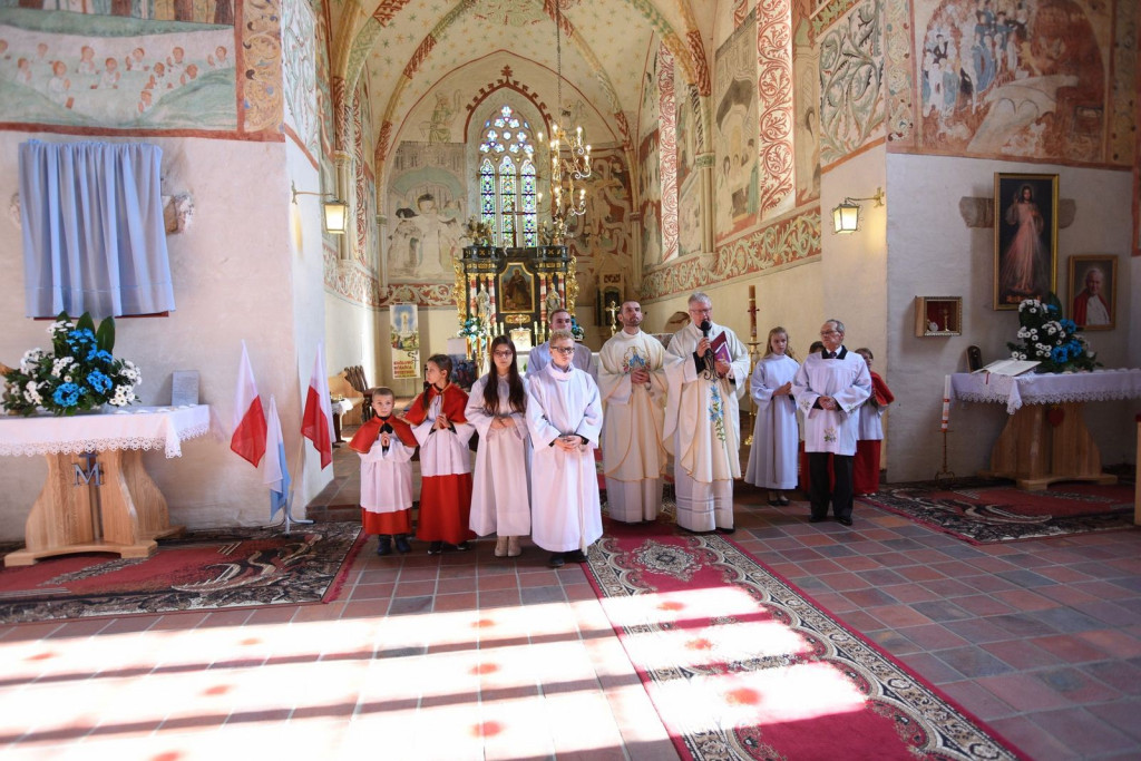 Uroczyste odsłonięcie ikony Matki Boskiej Częstochowskiej w Sanktuarium w Małujowicach