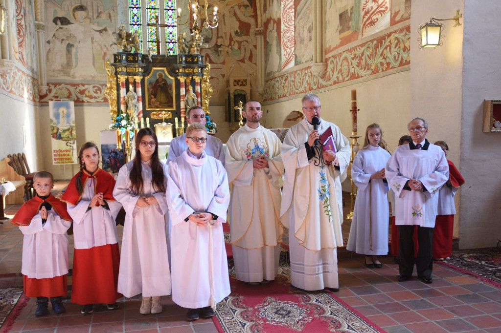 Uroczyste odsłonięcie ikony Matki Boskiej Częstochowskiej w Sanktuarium w Małujowicach
