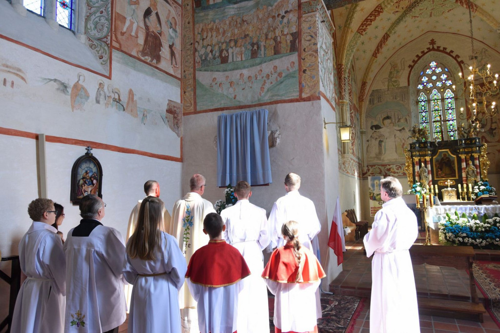 Uroczyste odsłonięcie ikony Matki Boskiej Częstochowskiej w Sanktuarium w Małujowicach