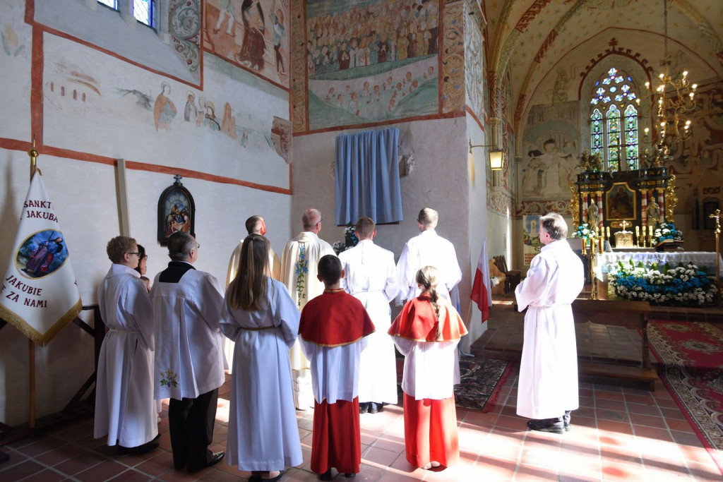 Uroczyste odsłonięcie ikony Matki Boskiej Częstochowskiej w Sanktuarium w Małujowicach