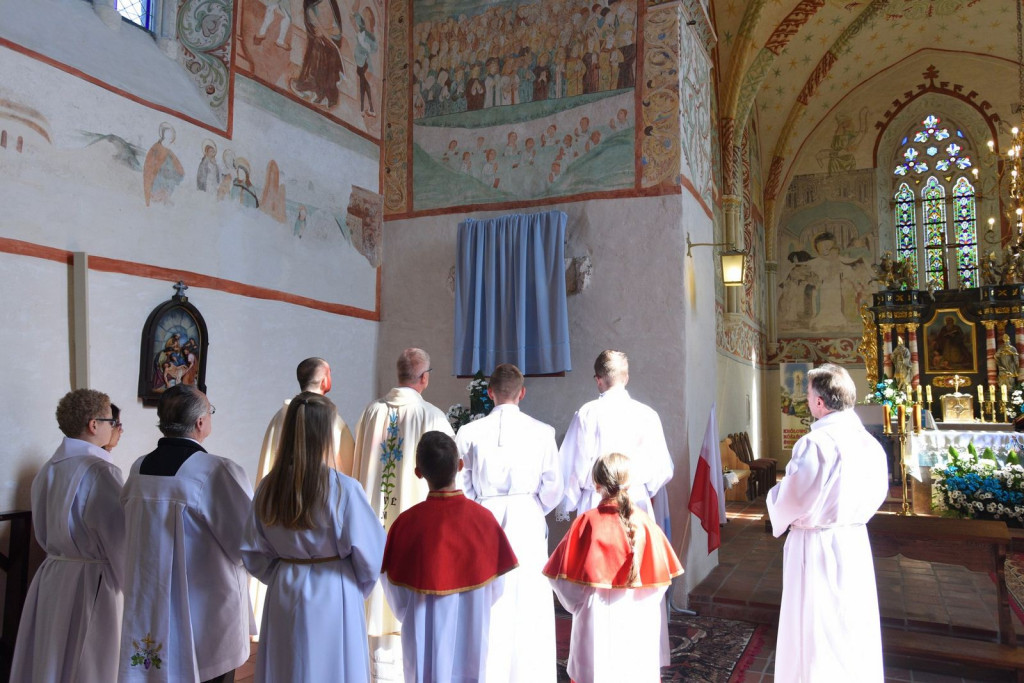 Uroczyste odsłonięcie ikony Matki Boskiej Częstochowskiej w Sanktuarium w Małujowicach