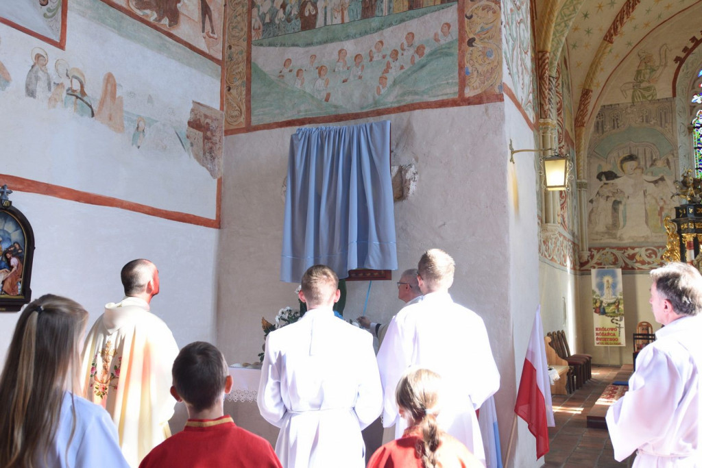 Uroczyste odsłonięcie ikony Matki Boskiej Częstochowskiej w Sanktuarium w Małujowicach