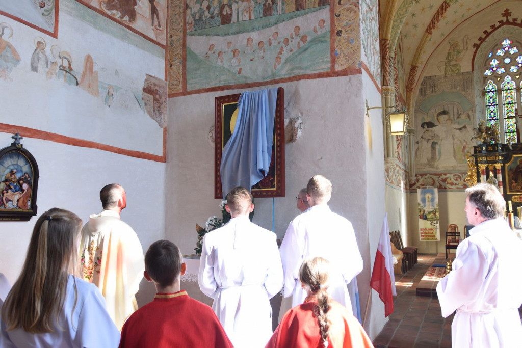 Uroczyste odsłonięcie ikony Matki Boskiej Częstochowskiej w Sanktuarium w Małujowicach