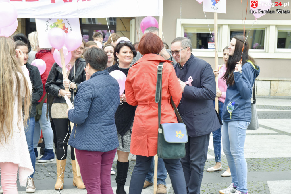 Trzeci Marsz Różowej Wstążki w Brzegu [fotorelacja]
